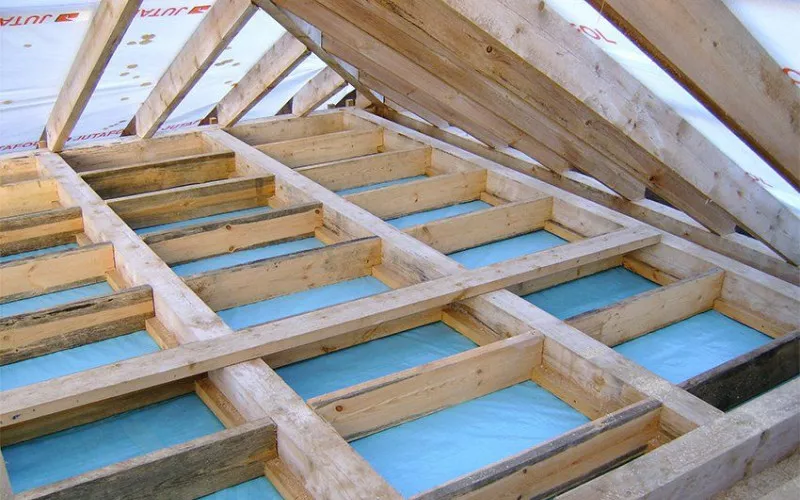 Утепление межэтажного перекрытия по деревянным балкам особенности процесса Утепление перекрытий частного дома